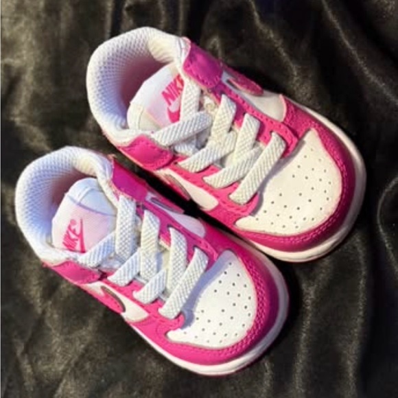 Pink baby Nike dunks size 2c - Picture 2 of 6